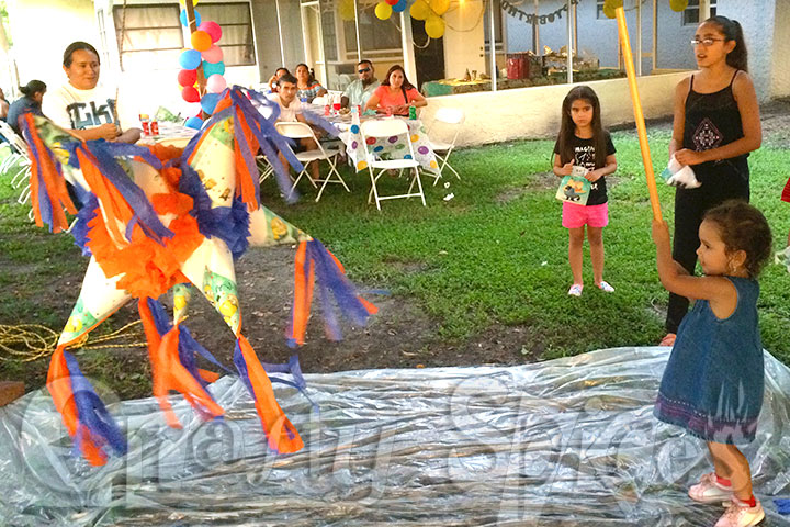They had fun with the Piñata, look at Kaylele They had fun with the Piñata, look at Kaylele