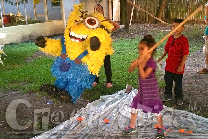 They had fun with the Piñata, there is Kira They had fun with the Piñata, there is Kira